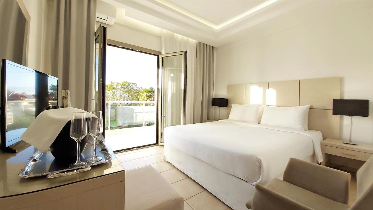 Akrogiali Exclusive (adults Only)